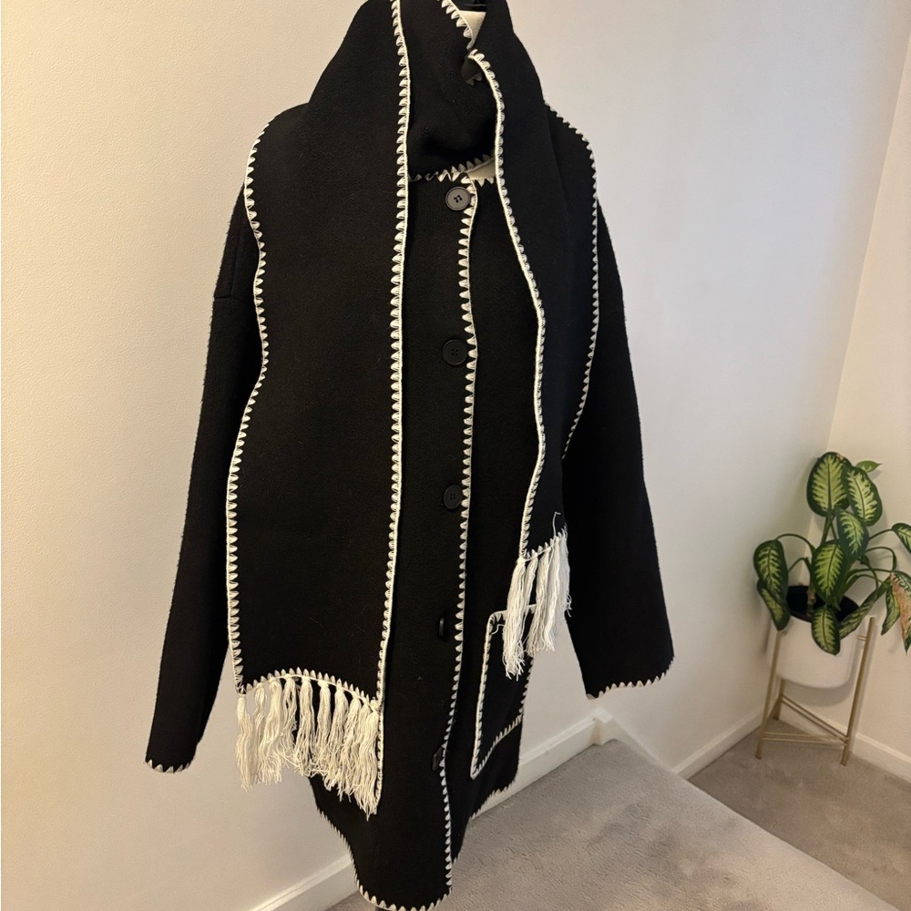 Elegant Women's Coat with Scarf